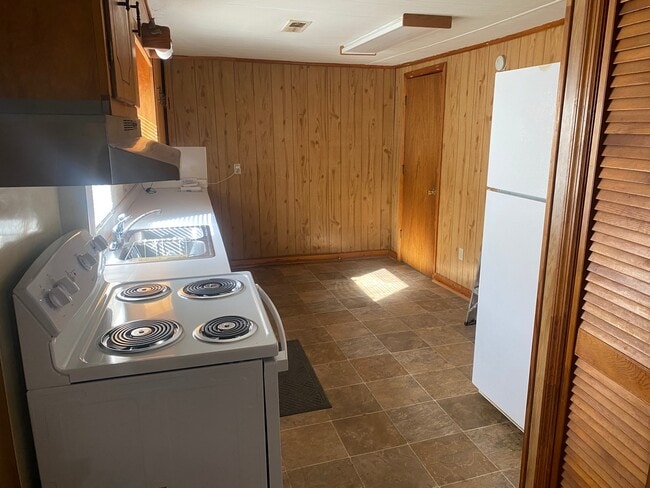 Photo - 415 Bond St