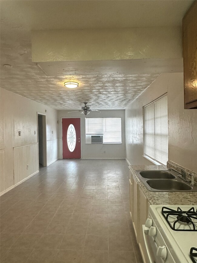 Photo - 4418 Ludwig Ln