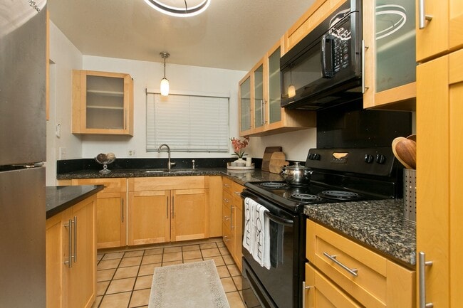 Photo - Beautiful 3 bedroom 1 1/2 bath townhome in Pearl City w/2 parking side by side