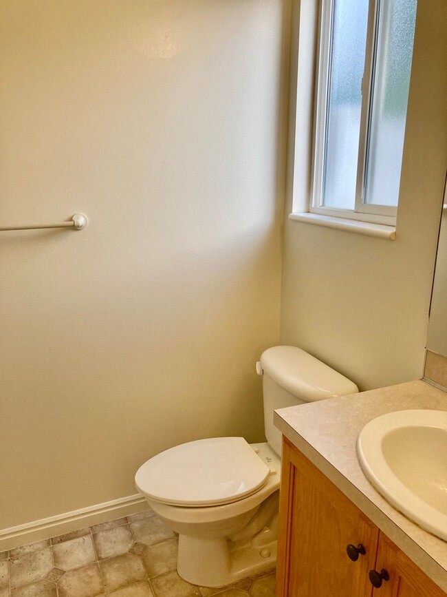 Photo - Beautiful North Ogden 2 bed 1.5 bath townhome with 1 Car Garage!!