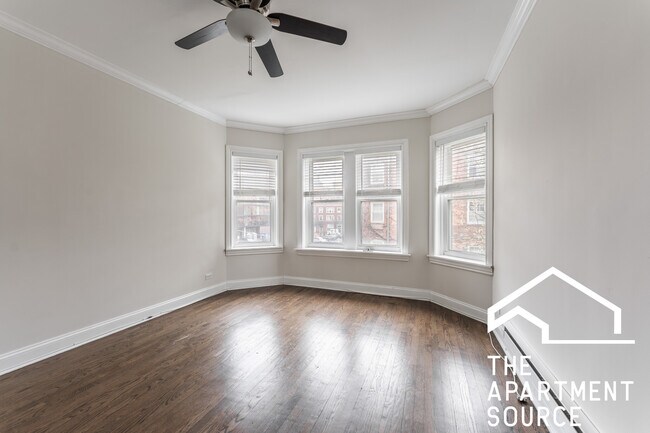Photo - 655 W Roscoe St Apartments