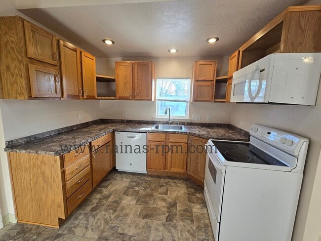 Photo - 207 E 44th St