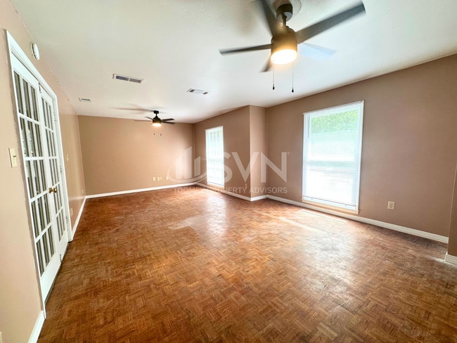 313 Vanderbilt Dr