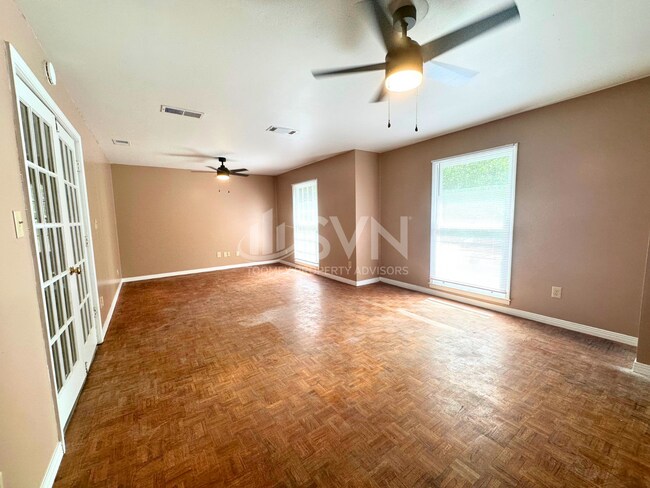 Photo - 313 Vanderbilt Dr