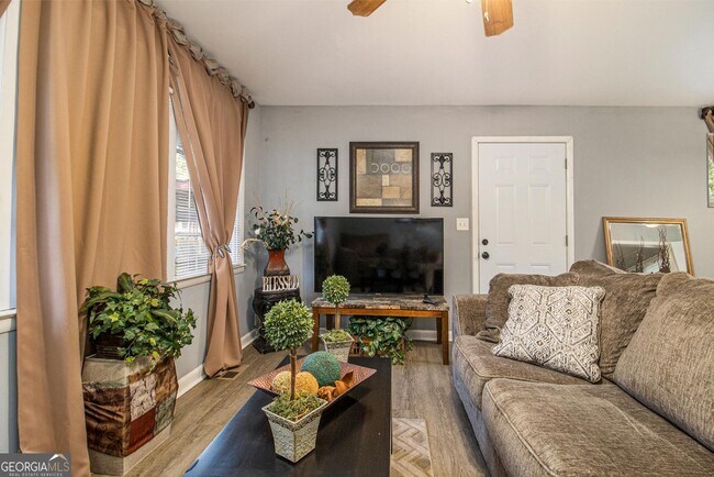 Photo - 127 Ruzelle Dr SE