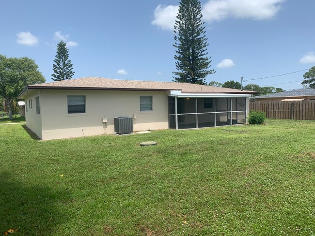 Photo - PET FRIENDLY... 3/2/1 RENTAL HOUSE IN THE ...