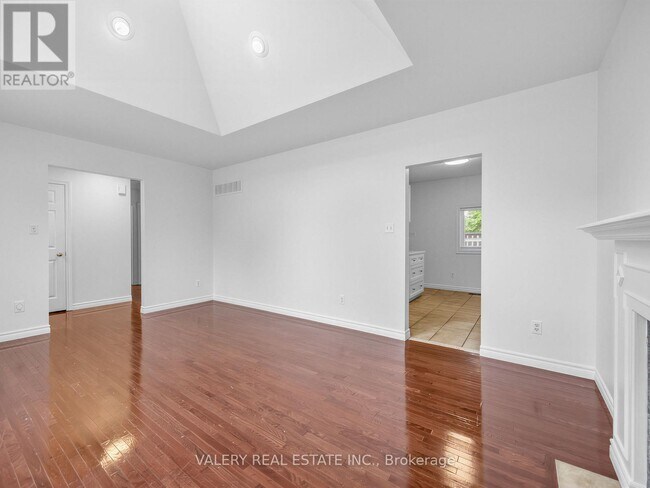 Photo - 1366 Applewood Rd