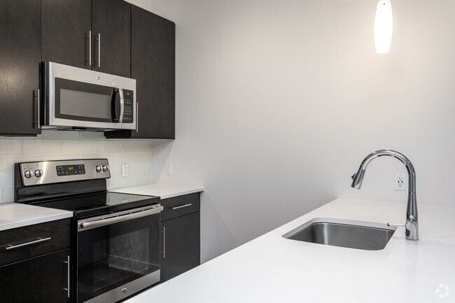 1 BR, 1 BA - 875 Sq Ft