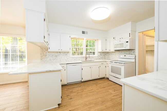 Photo - 7670 McHenry Cir E