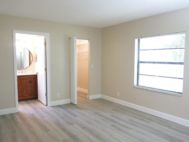 Building Photo - 3013 NW 92nd Ave