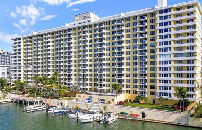 Building Photo - 5600 Collins Ave Unit 17T Rental