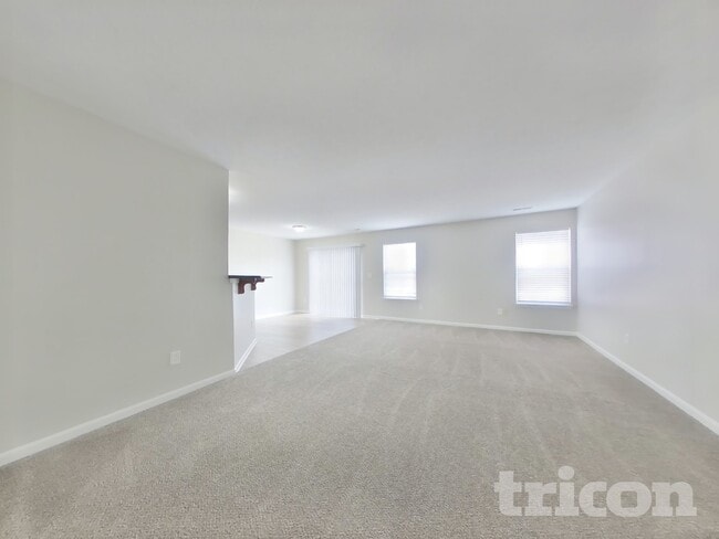 Photo - 943 Farmington Trail