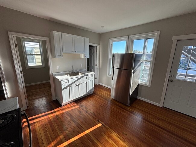 Building Photo - 5 Margaret St Unit 1