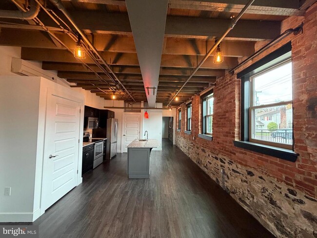 Photo - 820 W Market St Apartment