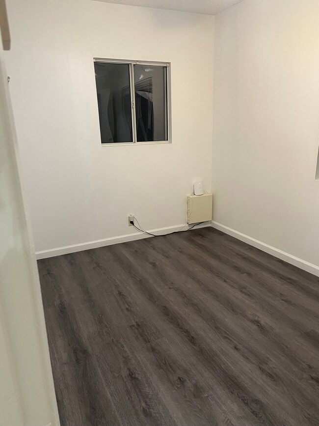 Photo - 923 E 21st St