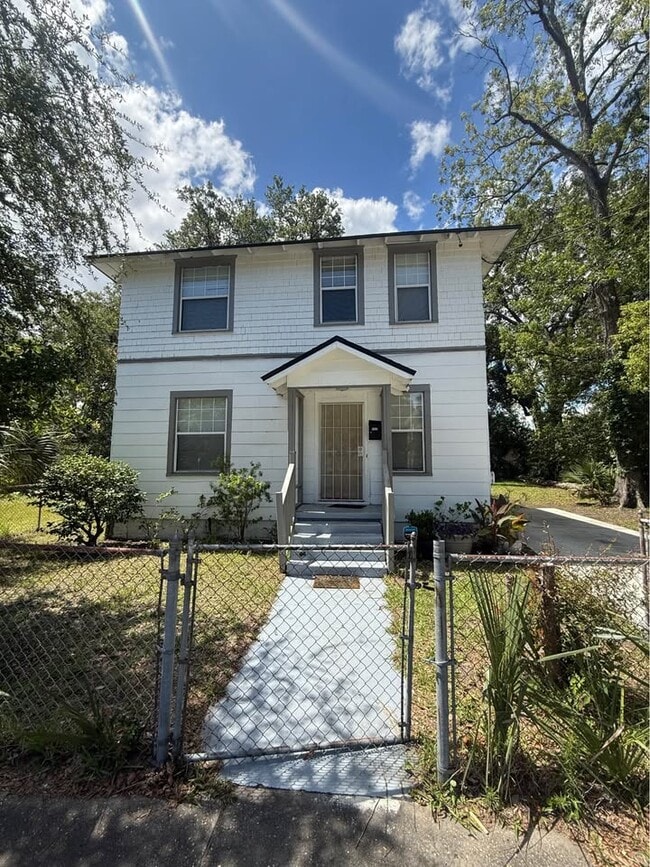 Photo - 1322 W 23rd St