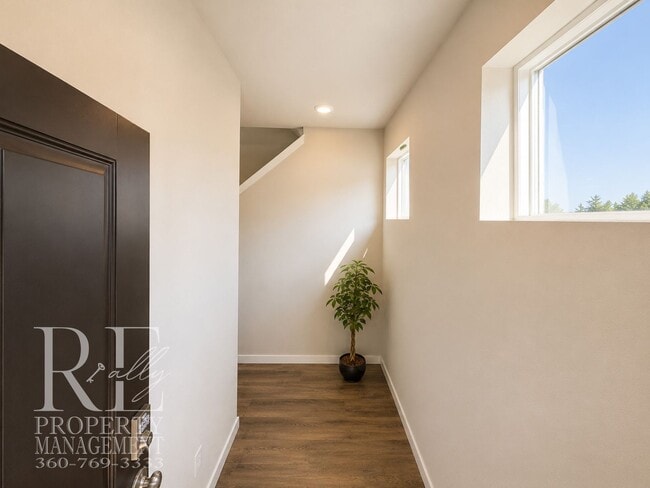 Photo - 6657 Yorktown Pl NE