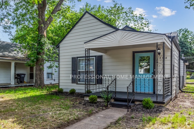 Building Photo - Open House 7/8 from 2-3PM. Beautifully upd...
