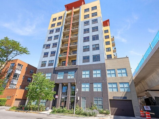 Building Photo - 1122 W Catalpa Ave Unit 517