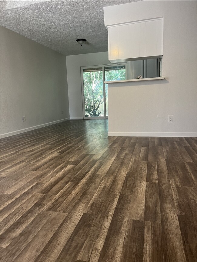 Building Photo - 6860 S Creek Dr Rental