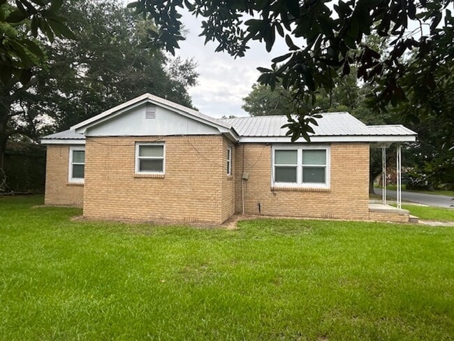 Photo - Moss Point 3 Bedroom