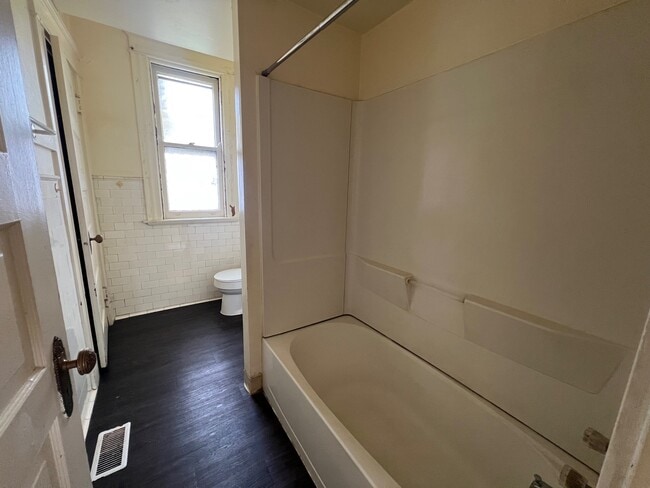 Photo - 268 Helen St Unidad 2