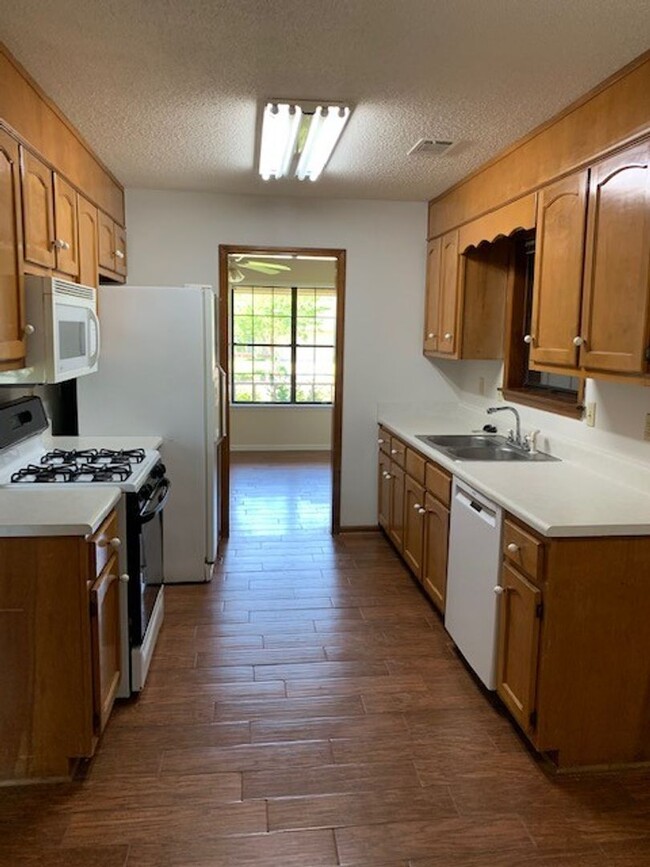 Photo - Cozy 3 Bed 2 Bath Available in May! Apply ... House