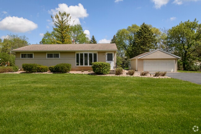 Building Photo - W149N6158 Pocahontas Dr Rental