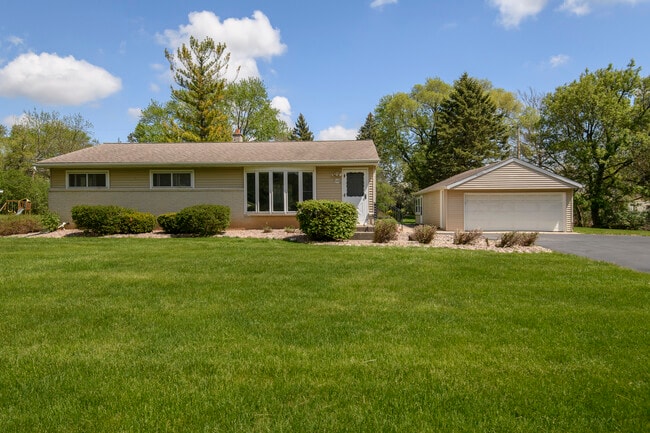 Photo - W149N6158 Pocahontas Dr House
