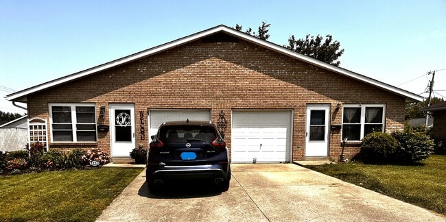 Building Photo - 1335 Seneca Dr Rental