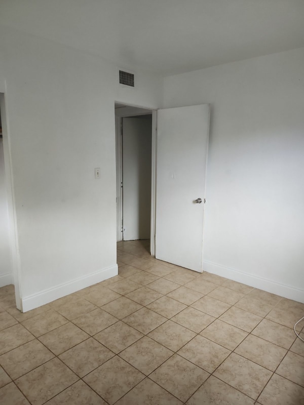 Photo - 1043 30th St NW