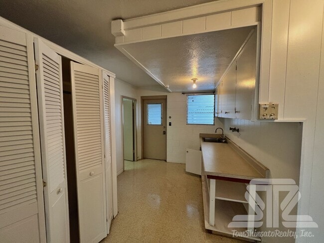 Photo - Two Story Home Diamond Head / Kapahulu
