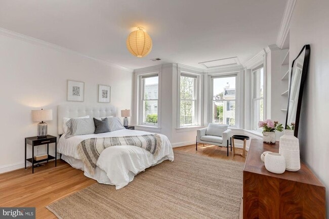 Photo - 1409 33rd St NW