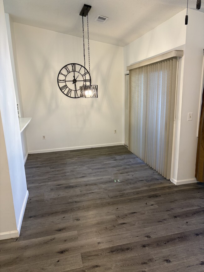 Dining room with balcony - 931 Edpas Rd Unit 931