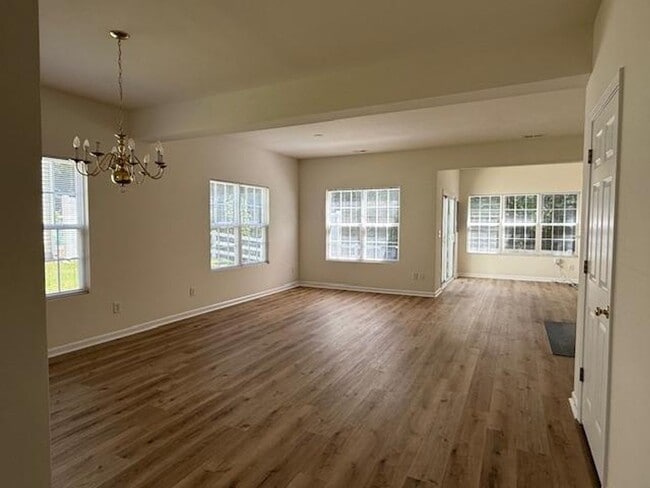Photo - 146 Forthview Way