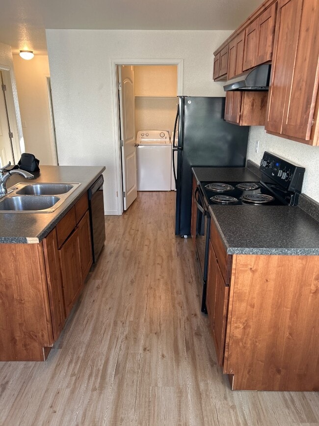 Photo - 624 W 4th St