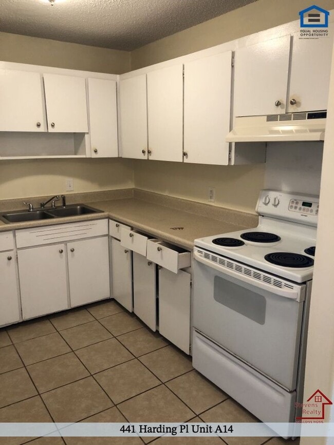 Photo - 441 Harding Pl