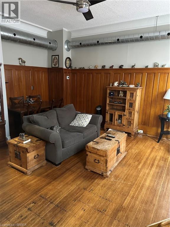 Photo - 58 Ontario Ave