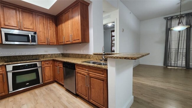 Building Photo - 1805 Ponce de Leon Blvd Unit 512