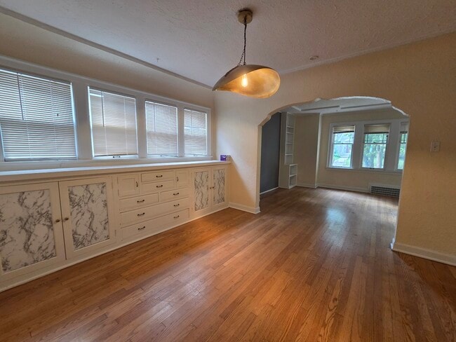 4112 N Woodburn St Unit 4112