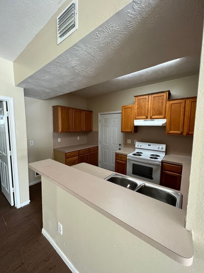 Photo - 4735 Clover St Unit #4735B