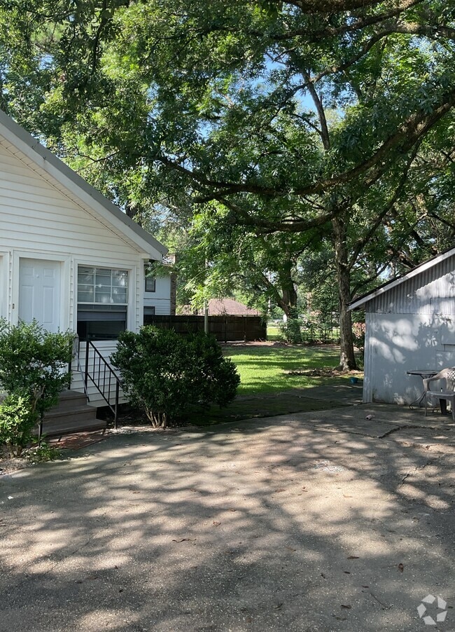 Building Photo - 10921 Sullivan Rd Rental
