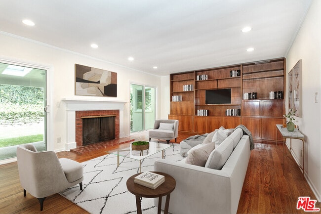 Photo - 1117 Roscomare Rd