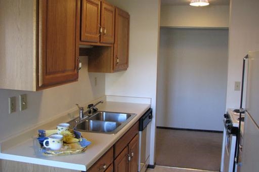 Eastview Apartments - Eastview Apartments