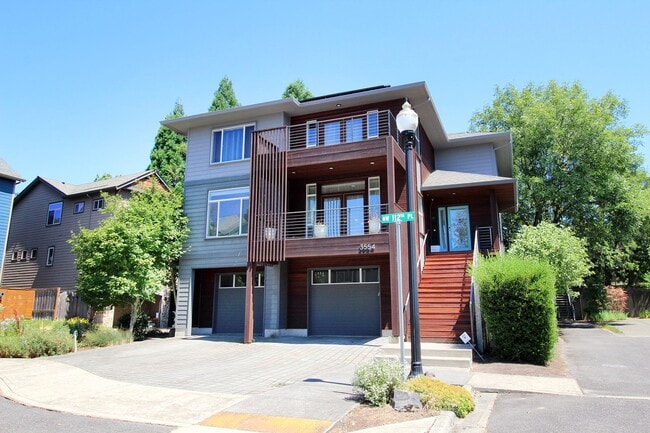 Stunning Modern 4 Bedroom/4 Bath Home Back... - Stunning Modern 4 Bedroom/4 Bath Home Back...