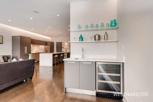 Photo - 880 N Milwaukee Ave Unit 5S