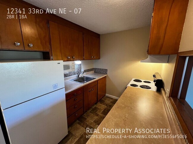 Pet friendly, top floor, 2 bed, 1 bath uni... - Pet friendly, top floor, 2 bed, 1 bath uni... Apartment Unit 07