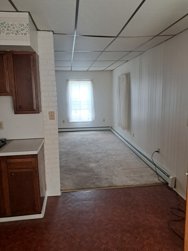 253 Hudson Ave Unit Second Floor 2 Bedroom Mechanicville
