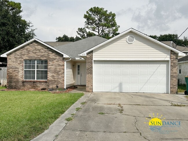 Building Photo - Wonderful 4 Bedroom Home in Fort Walton Beach