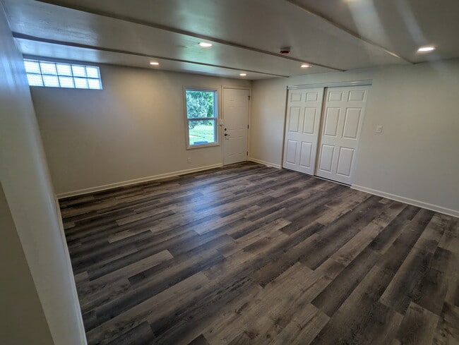 Building Photo - 4014 S Beaumont Ave Rental